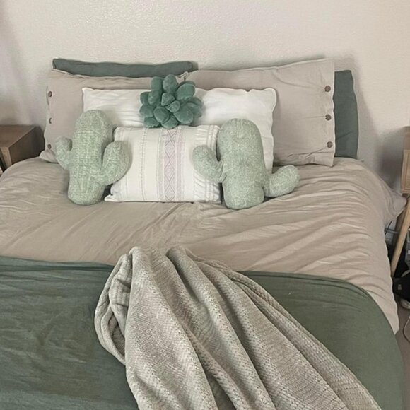 NEW Throw Pillow 16 Inches Cactus Shape Pillow 3D Succulent Pillow Aesthetic - Picture 9 of 10